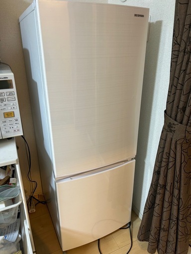 美品✨ 2021年製 アイリスオーヤマ製のノンフロン冷凍冷蔵庫「KRSN-15A-WE」