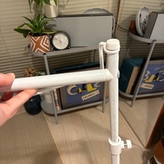 伸縮式エアコンハンガー 室内物干し 幅80~109cm 高さ40cm 耐荷重5kg ホワイトの画像