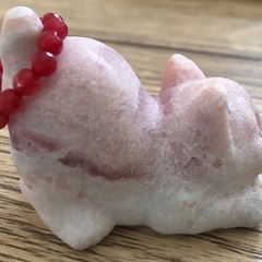 ピンクオパール　猫ちゃんの置物の画像
