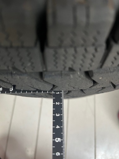200系　ハイエース　スタッドレス　4本セット