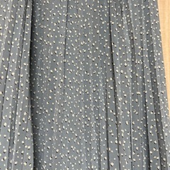 （新品タグ付き）GU プリーツロングスカート ドット　　小花柄 ブルー　サイズLの画像