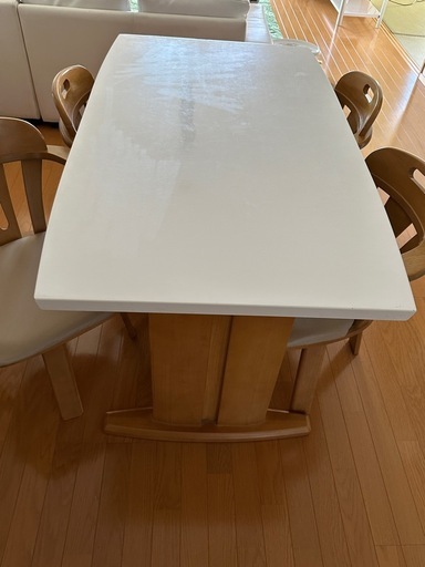 ダイニングテーブル