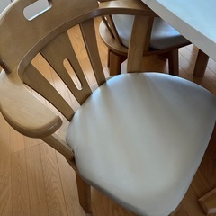 ダイニングテーブルの画像