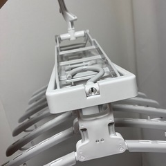 ワンタッチ取り込みスライドアーム8連ハンガー(ホワイト) ニトリの画像