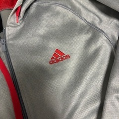 メンズadidasジップパーカーLの画像