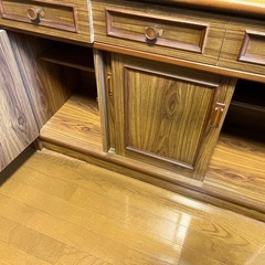 木製　食器棚の画像