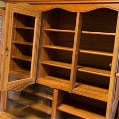 木製　食器棚の画像