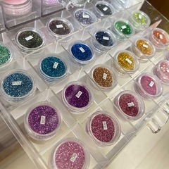 ネイルパーツ＆収納ケース付の画像