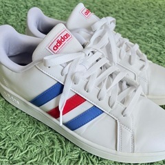 【美品✨】adidas ホワイトスニーカー 28cm メンズ👟 使用回数少なめ・清潔感ある人気モデル！の画像