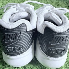 👟【NIKE】ホワイトスニーカー 28.5cm✨使用少なめ＆爽やか美品！お買い得価格🌿の画像