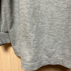 グレー ポケット付き クルーネック トレーナーの画像