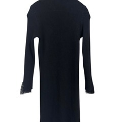 レース付きブラックニットワンピースの画像