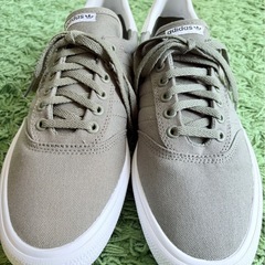 ⭐︎お取引決定⭐︎ 👟【新品✨】adidas カーキスニーカー 27.5cm🌿シンプル＆上品カラーの美品！の画像