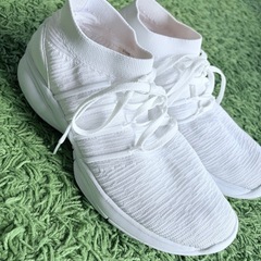👟【美品✨】ホワイトスニーカー 28cm🤍室内使用のみ・真っ白で清潔感抜群！の画像