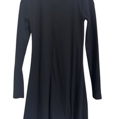 黒いリブ編み長袖Aラインワンピースの画像