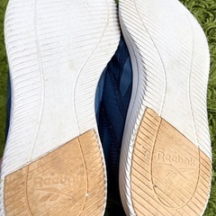 👟【美品✨】Reebok 紺色スニーカー 28cm🌿使用少なめ・上品ネイビーで履きやすい！の画像