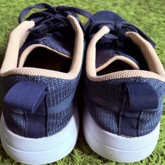 👟【美品✨】Reebok 紺色スニーカー 28cm🌿使用少なめ・上品ネイビーで履きやすい！の画像