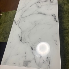 強化ガラス　大理石柄ローテーブルの画像