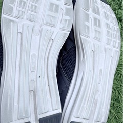 👟【美品✨】PUMA 紺色スニーカー 27.5cm🌿室内使用のみ・軽くて履きやすい！の画像