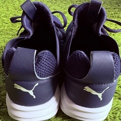 👟【美品✨】PUMA 紺色スニーカー 27.5cm🌿室内使用のみ・軽くて履きやすい！の画像