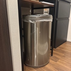 自動開閉ゴミ箱の画像