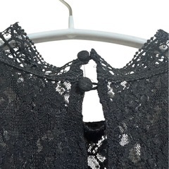 as Know asレース付きブラックノースリーブトップスの画像