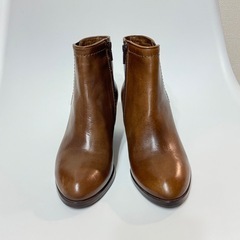 一度使用の美品　Le Talon ショートブーツ ブラウンの画像