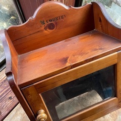 壁掛け　扉付き　小物入れ　BOXティッシュも入りますの画像