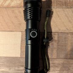 【LED懐中電灯】※未使用品※5000LM IPX6 防水 アルミニウム合金懐中電灯 USBケーブル付の画像