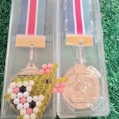 ⭐︎お取引決定⭐︎🎨【リメイク・工作素材に♪】金メダル6個セット✨ケース入り🌈クラフト・撮影小道具にも🎖️の画像