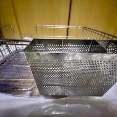 ステンレス鍋や大皿大容量水切りカゴ　2点セットの画像