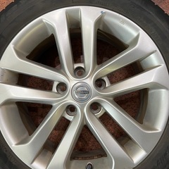 17インチアルミホイール付きタイヤ 日産純正アルミホイール  の画像