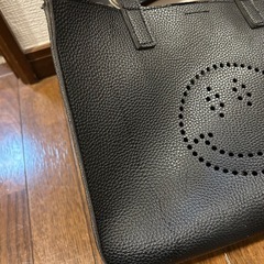 BEAMS HEART スマイル刺繍 ブラックトートバッグの画像