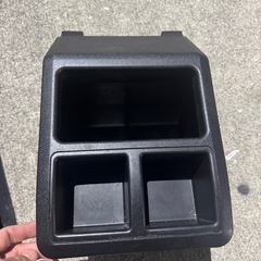 ハイエース　センターコンソール　ゴミ箱　ドリンクホルダー
の画像