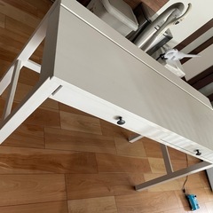 パソコンデスクの画像