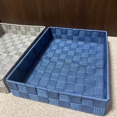 布張りのカゴ 2つの画像