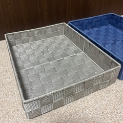 布張りのカゴ 2つの画像