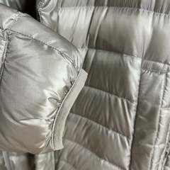 UNIQLO ウルトラライトダウン　ベージュ Mの画像