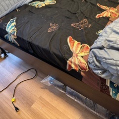 IKEA BEDFRAME QUEEN SIZEの画像
