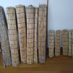 CAINZサンシェード2m×2mの2枚とスダレ9つと細棒4本の画像