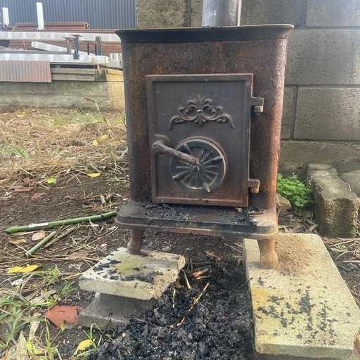 薪ストーブ　
暖炉