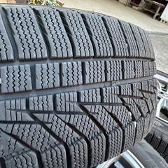 90ヴォクシースタッドレスの画像