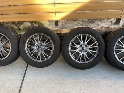 （取引中
）【美品】国産スタッドレスセット185/65R15　コンパクトカー