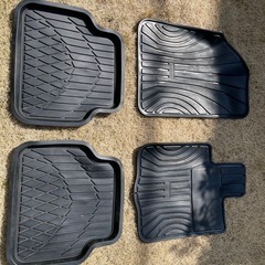 車用　防水フロアマット　汎用　の画像