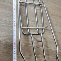 （取引候補者とお話し中）未使用自転車荷台（後部）の画像