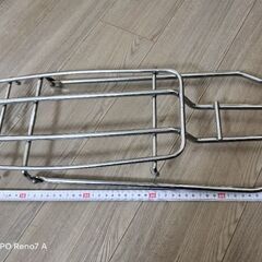 （取引候補者とお話し中）未使用自転車荷台（後部）の画像