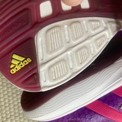 adidas 22cm 運動靴の画像