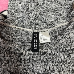 H&M レース切り替え薄手トップスの画像