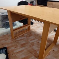 ニトリの伸縮ダイニングテーブル　天板キズありの画像