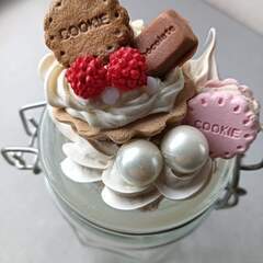 かわいいお菓子の飾りのついた密閉容器ですの画像